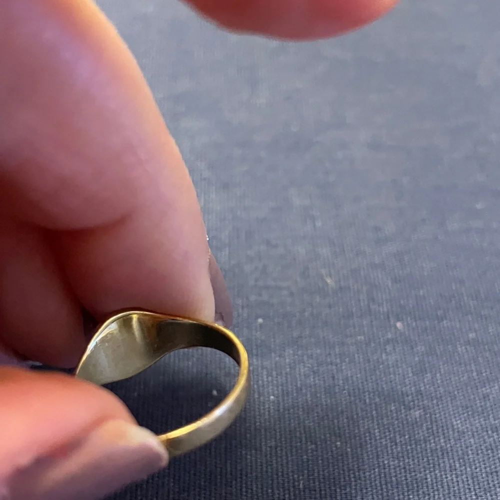 14K Gold Signet Ring, Script Initial “L” with Diamond Cut on Face and Sides - Picture 4 of 7